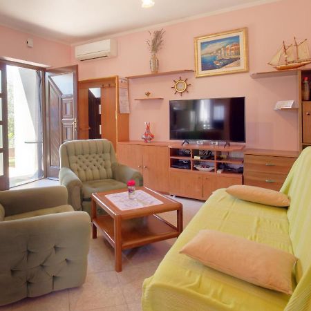 Apartment Laganis Plovanija エクステリア 写真